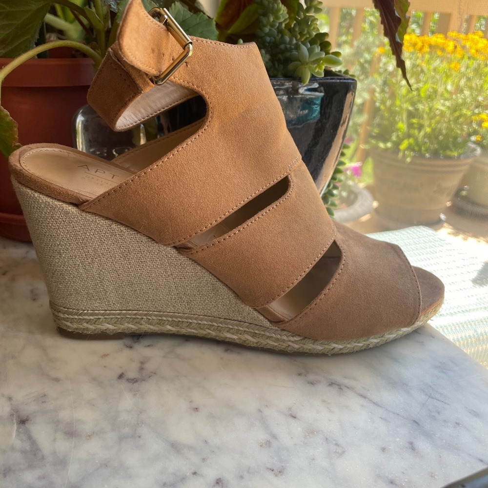 Apt 9 Size 10 Platform Wedges Suede in Nude Tan